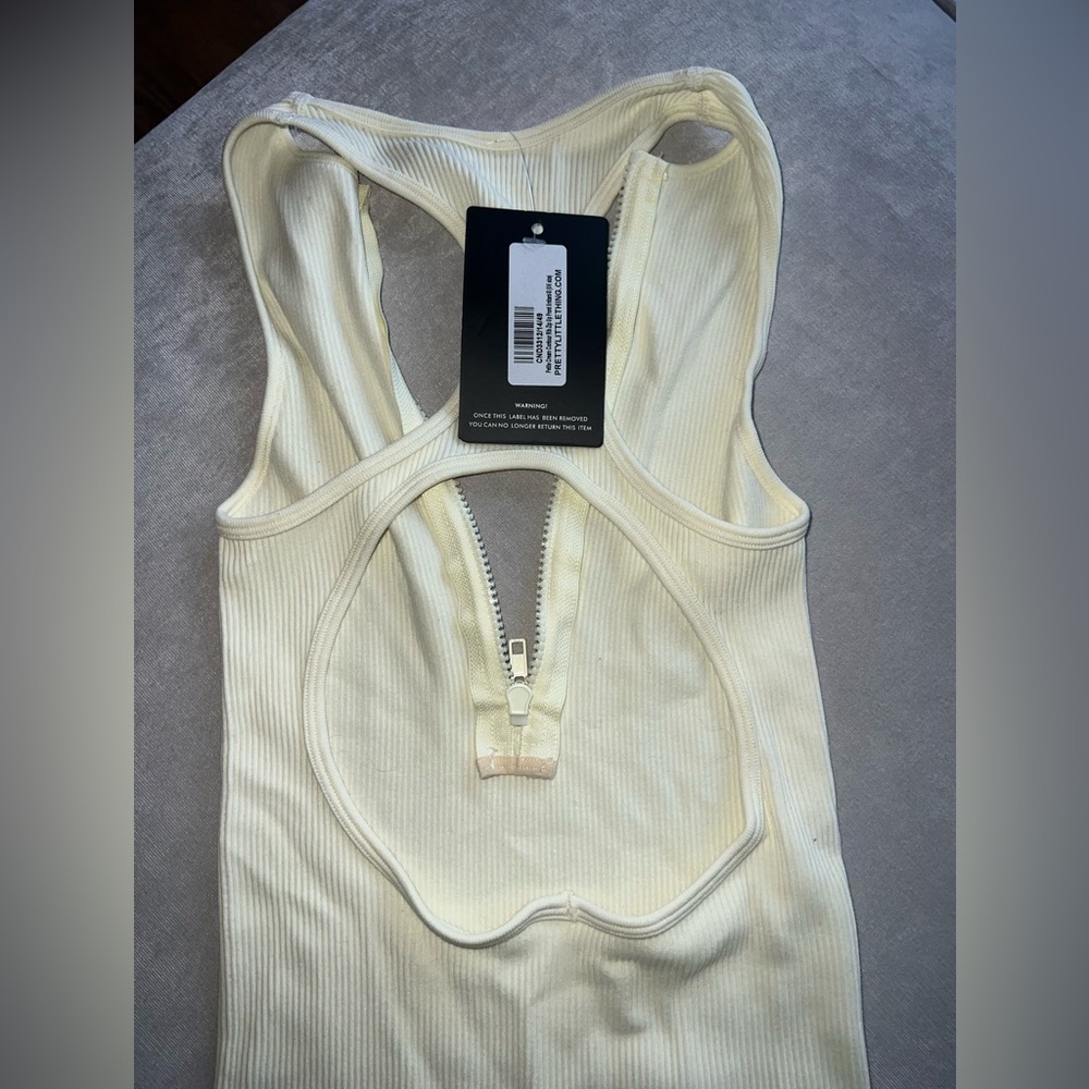 PrettyLittleThing Ribbed Romper - Picture 3 of 4